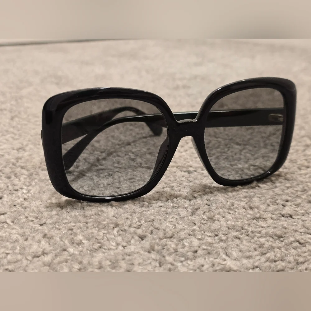 GUCCI GG0714SA 001 Black Green and Red Stripe Sunglasses- Authentic